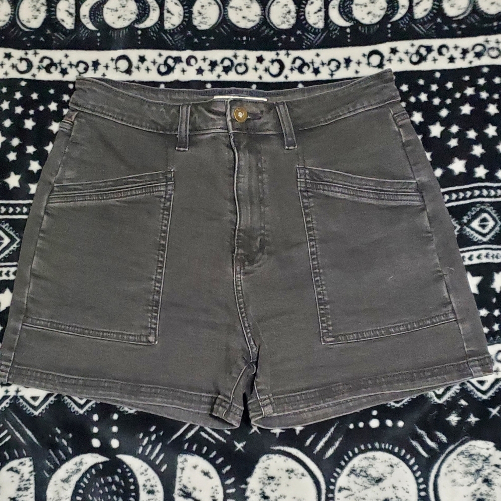 Vans shorts size 28